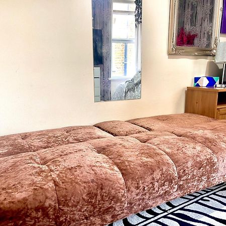 Comfy Double Bedroom With A Private Toilet London Exteriör bild