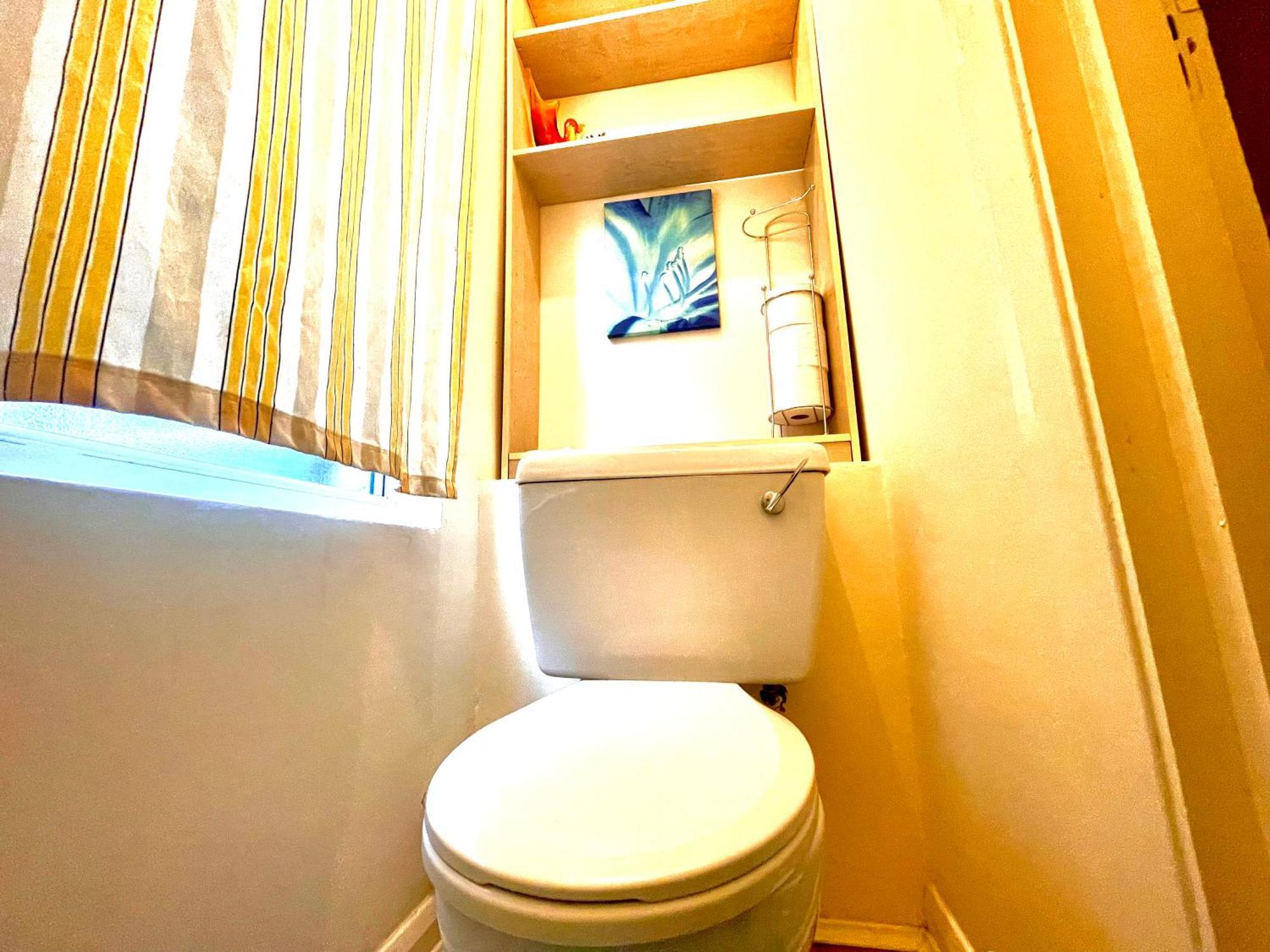 Comfy Double Bedroom With A Private Toilet London Exteriör bild