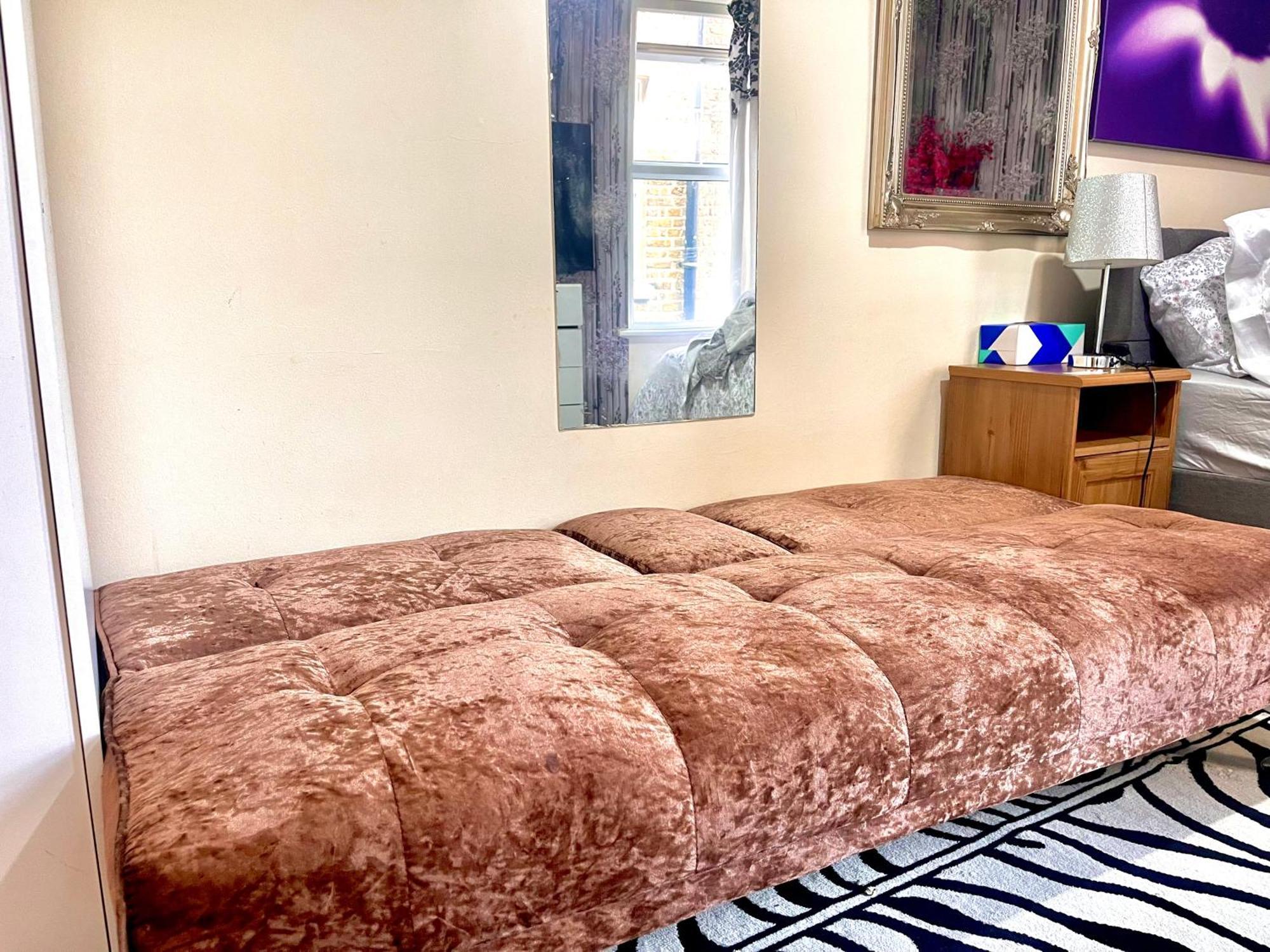 Comfy Double Bedroom With A Private Toilet London Exteriör bild