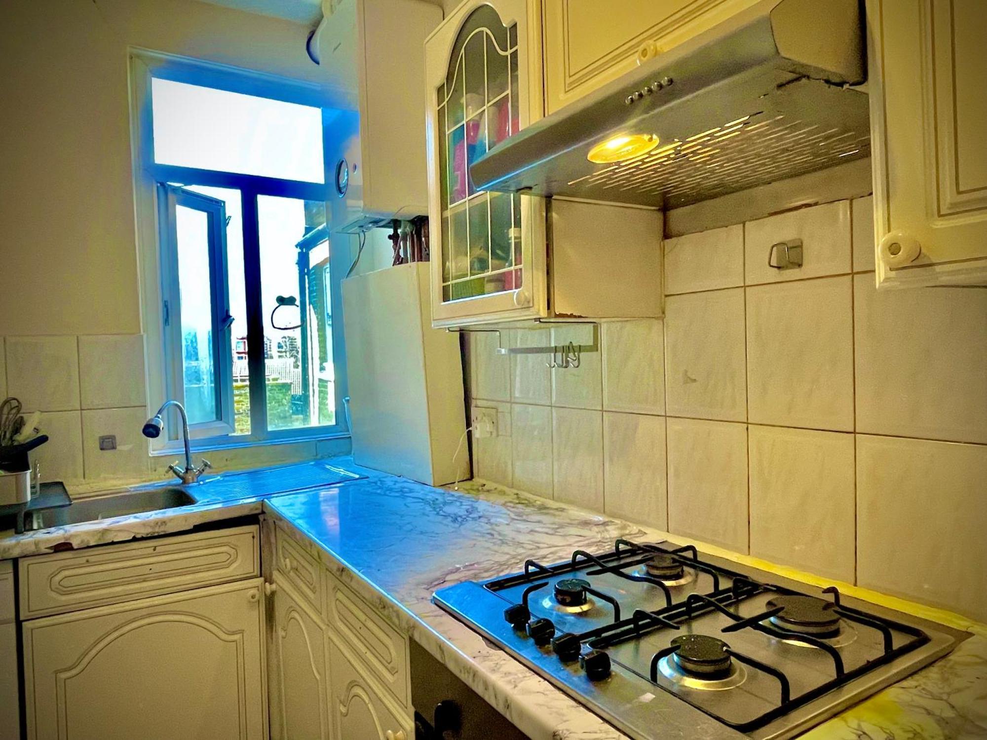 Comfy Double Bedroom With A Private Toilet London Exteriör bild